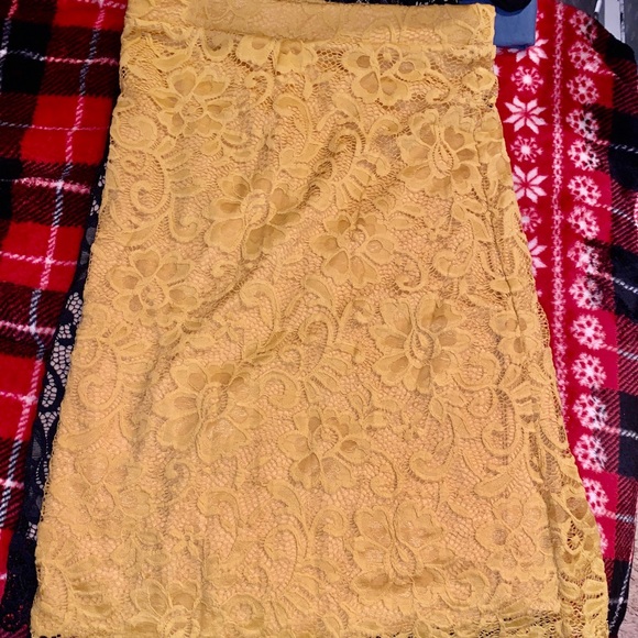 Two lace skirts - Picture 2 of 3